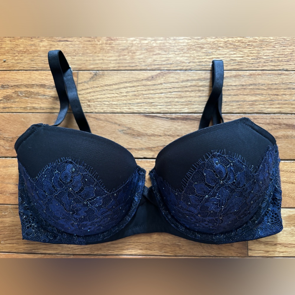Victoria’s Secret - Very Sexy Uplift Balconet. Size 32DD. Great condition.